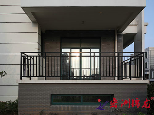 鋅鋼陽(yáng)臺(tái)護(hù)欄實(shí)拍四